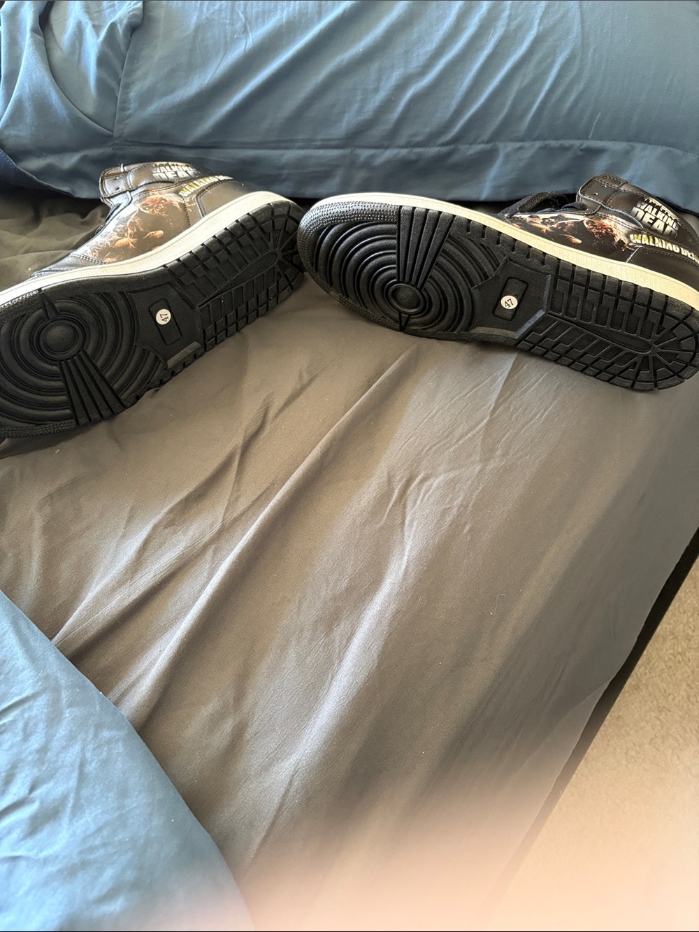 Black The Walking Dead Themed High-Top Sneakers for Men - Picture 3 of 5